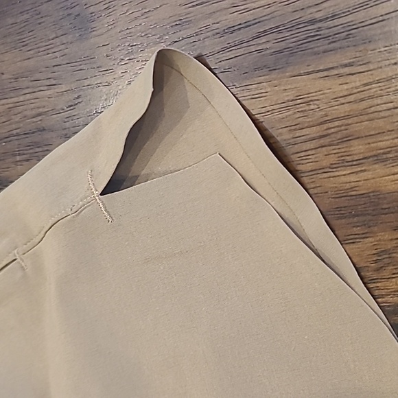 Athleta Crossroads Shorts Size Small. - Picture 3 of 7